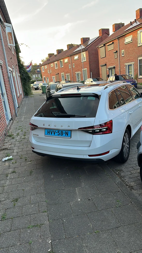 Achterzijde taxi - ruime kofferbak